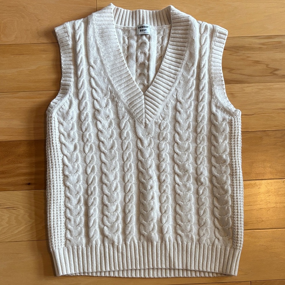 Aritzia Sunday Best Winston sweater vest